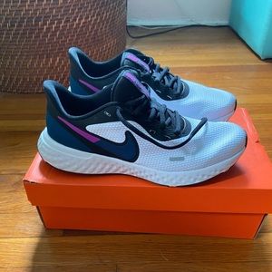 Women’s Nike sneakers